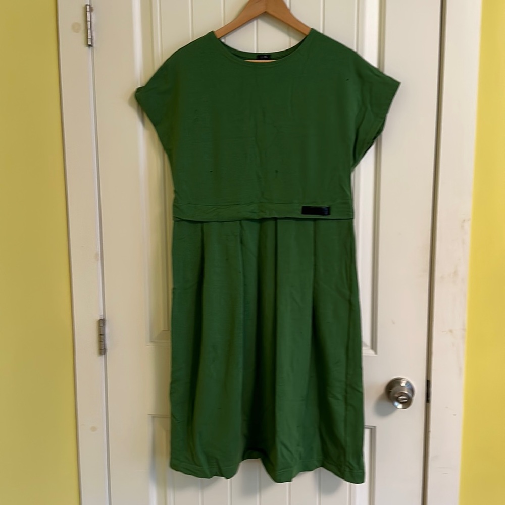 Super fun green jersey pleated dress